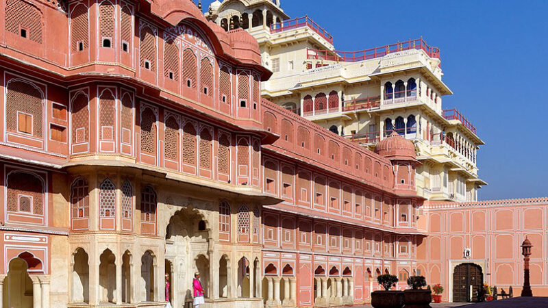 1200px-Chandra_Mahal,_City_Palace,_Jaipur,_20191218_0951_9043
